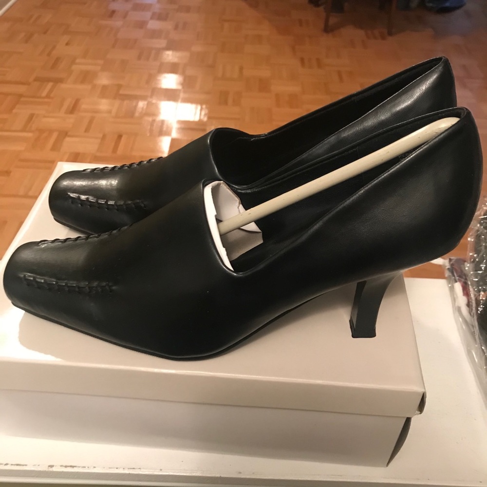 Jessica Women’s dress/work shoe - size 9